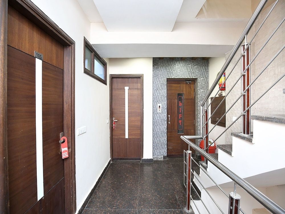 undefined OYO 16829 Hotel City Night 3