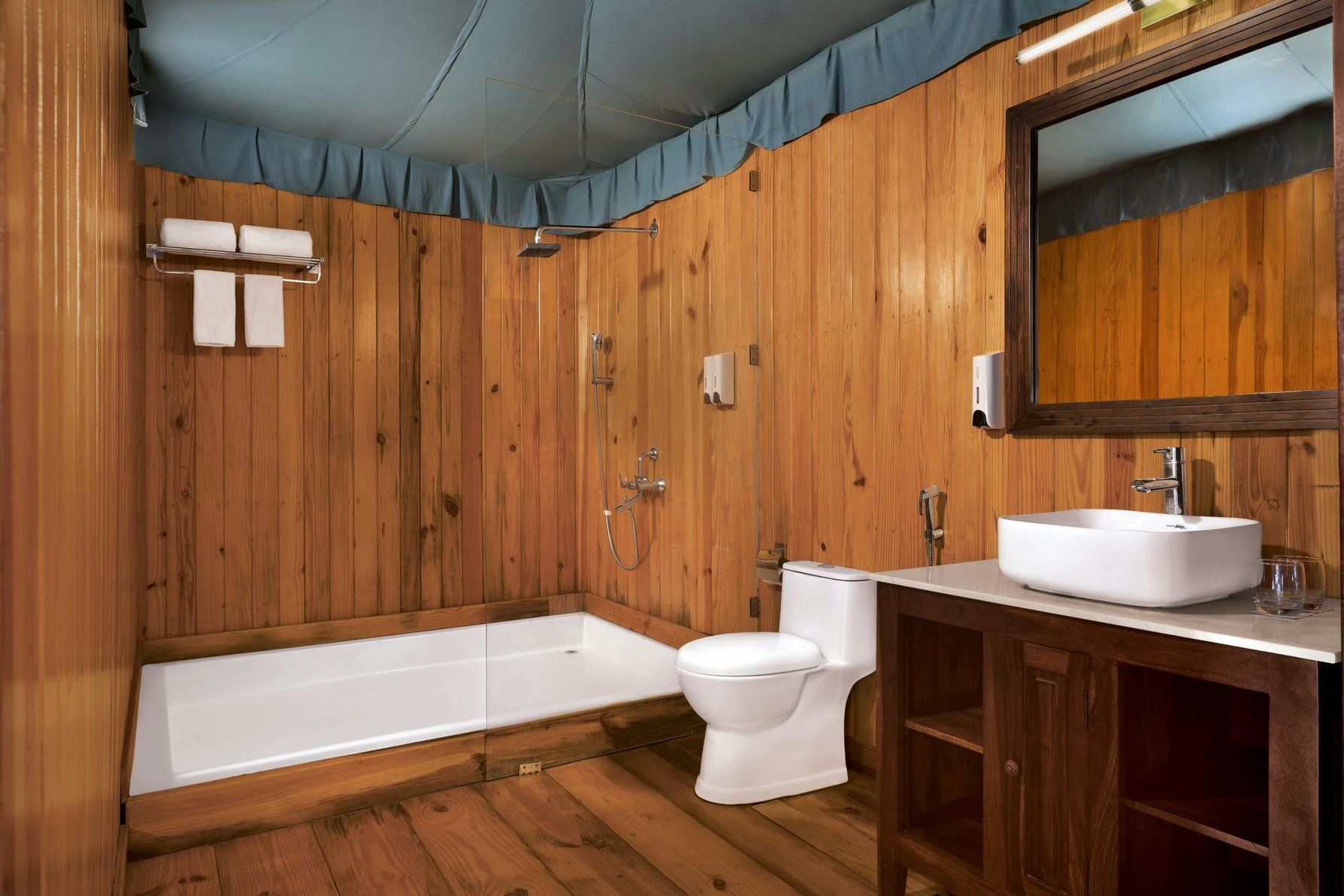 Fern Sea View Tent Bathroom - Bathtub