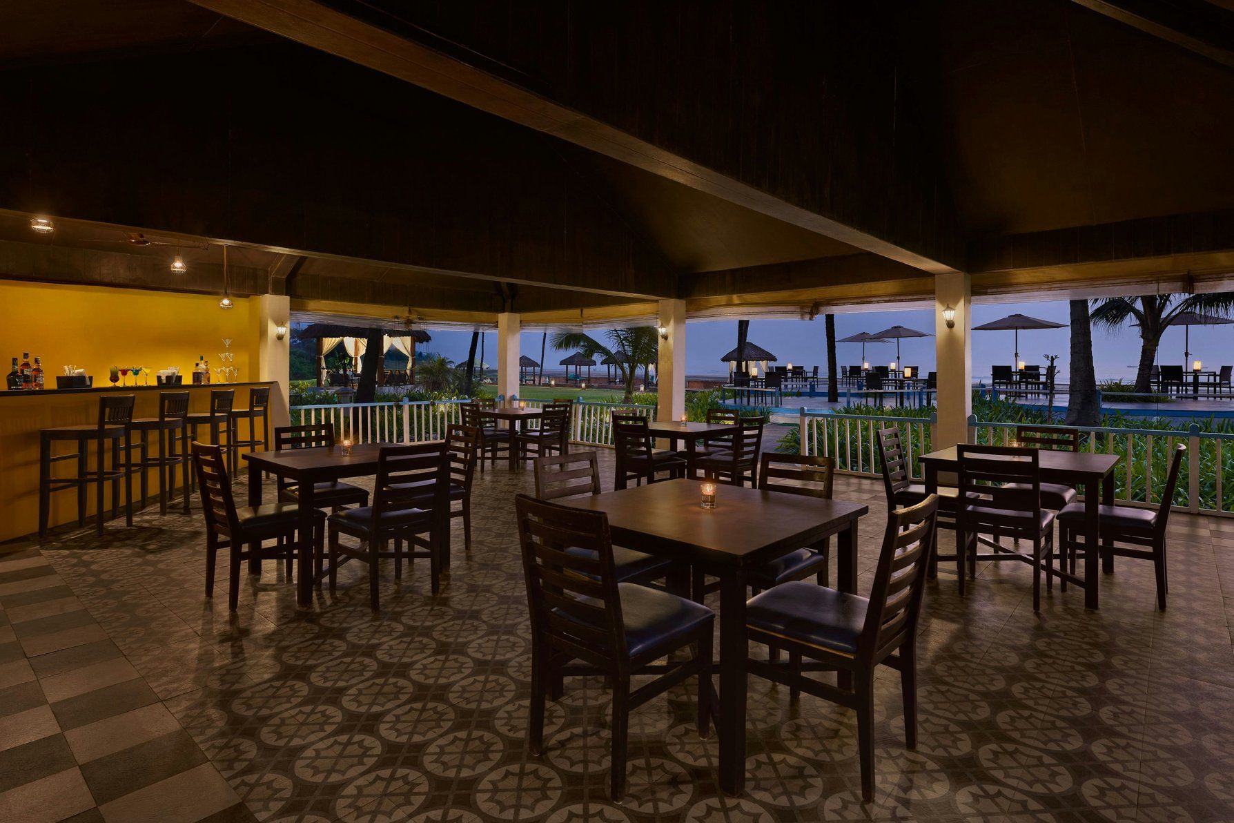 Tide Restaurant - Open Sided Dining