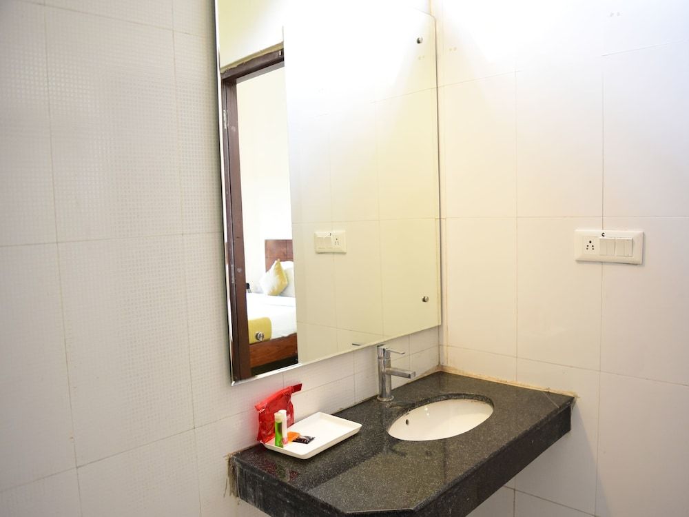 OYO 3069 Garjiya Standard Double or Twin Room 6