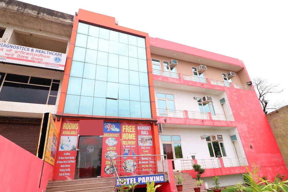 Hotel O Punjab Residency