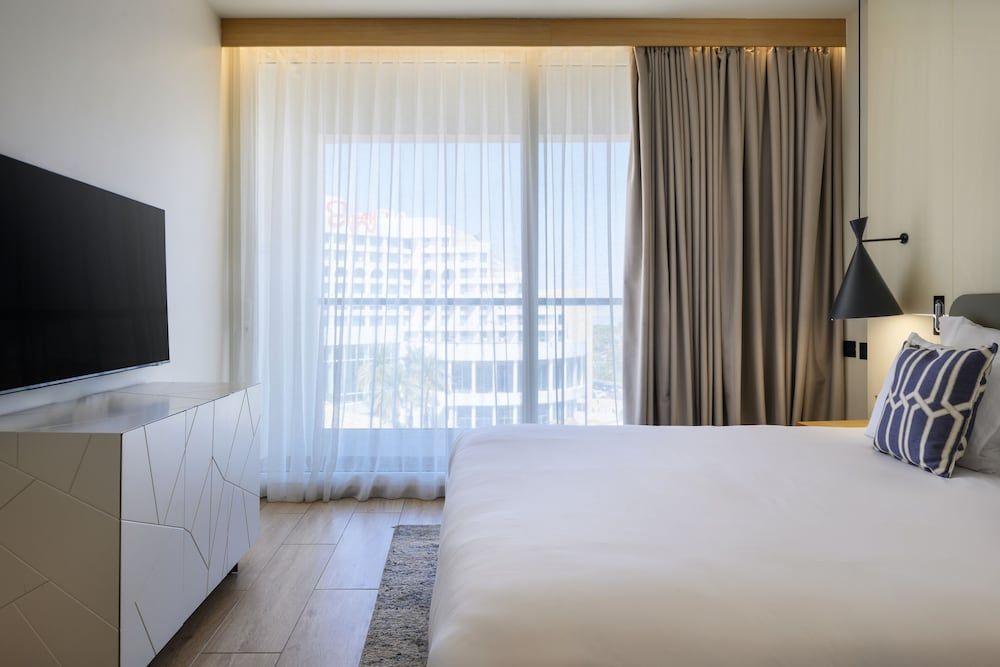 Suite, Sea View