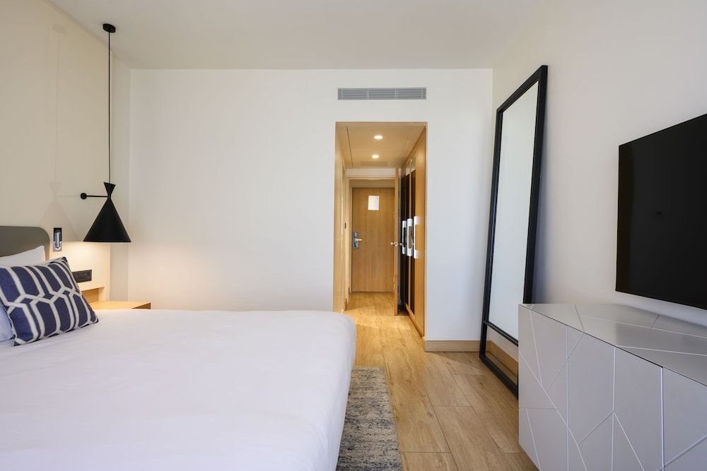 Suite, Sea View