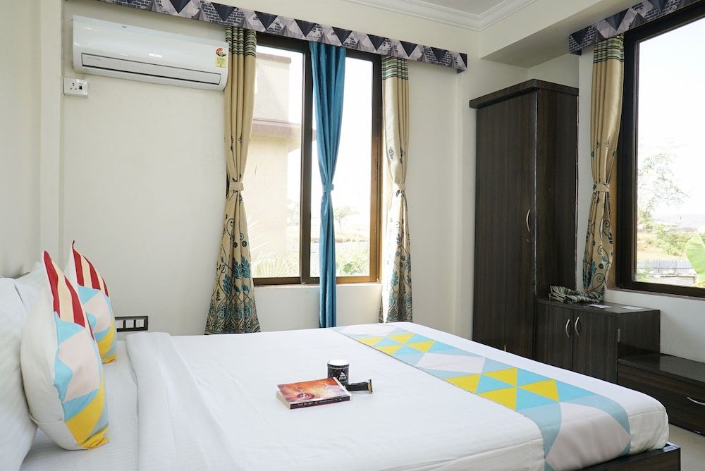 OYO 22738 Home Gorgeous 4BHK Lonavala Double or Twin Room 11