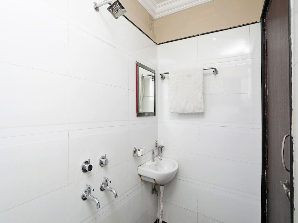 OYO 13392 Hotel Neeraj Double or Twin Room 15