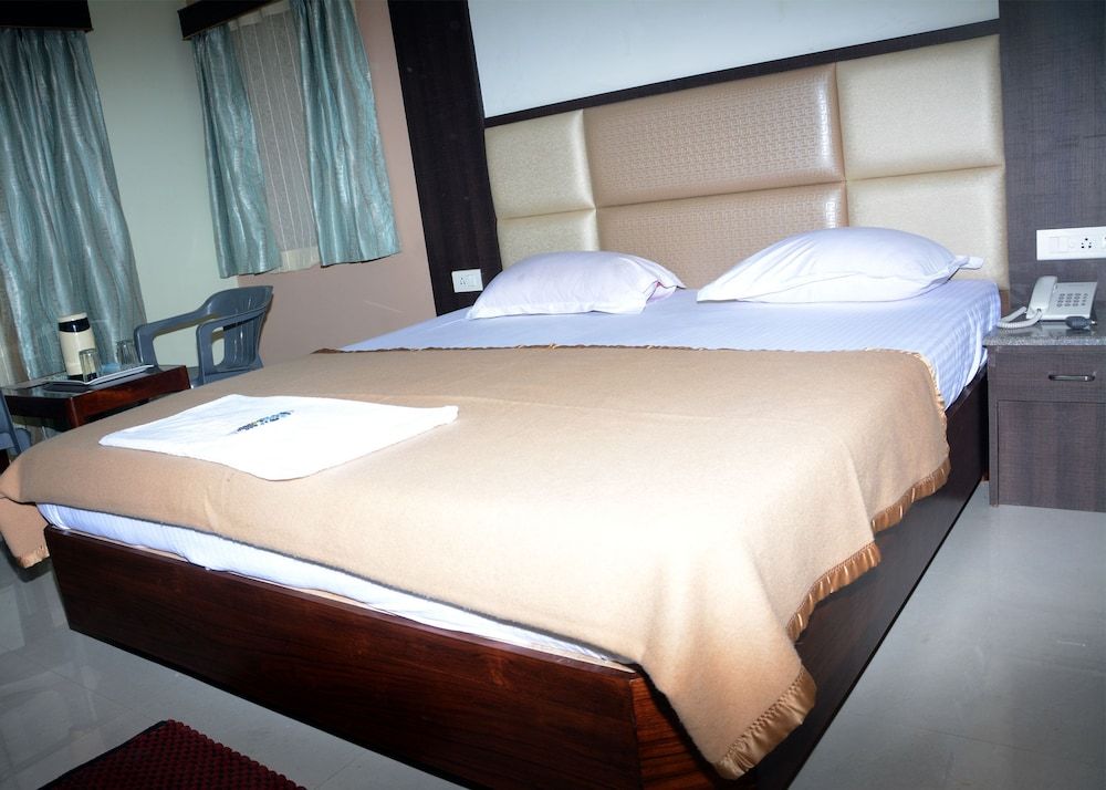 undefined Hotel City Plaza 10