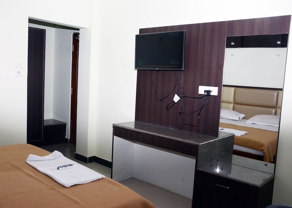 Hotel City Plaza Superior Double Room, 1 King Bed, Smoking, Partial Sea View 5