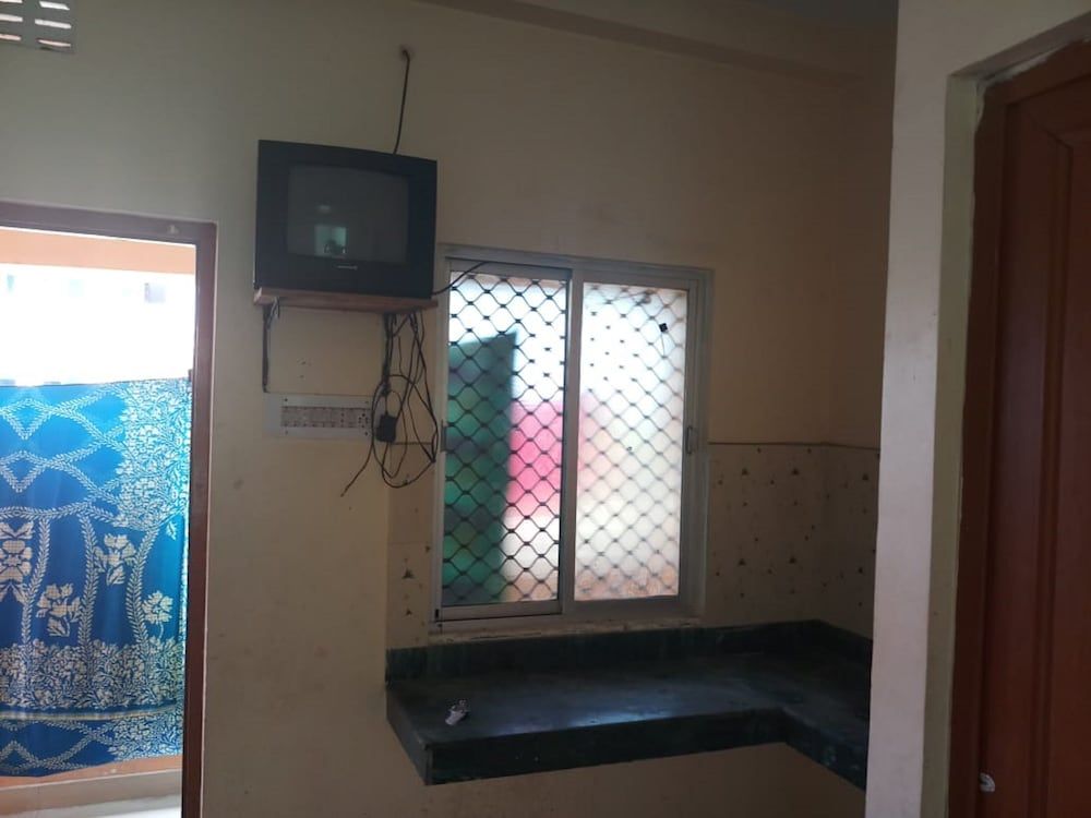 Goroomgo Chandrabhaga Puri Deluxe Quadruple Room 3