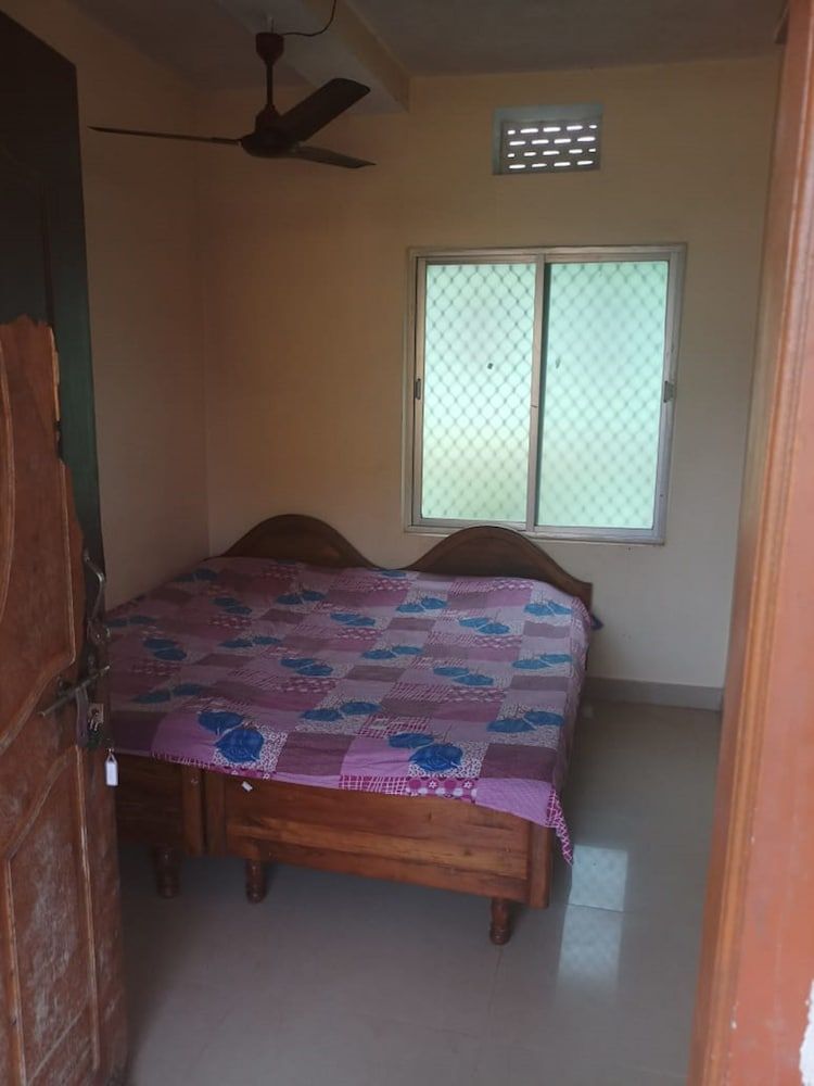 Goroomgo Chandrabhaga Puri Deluxe Quadruple Room 4