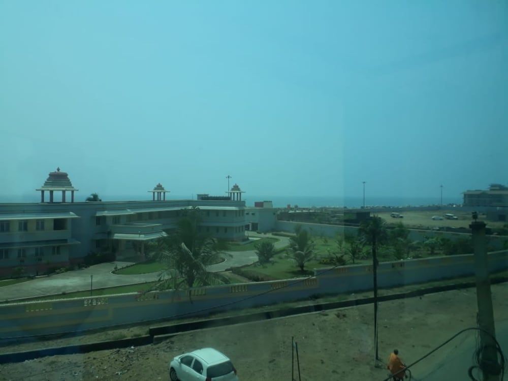 Goroomgo Gouri Palace Puri Deluxe Double Room 8