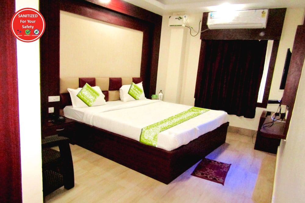 Goroomgo Gouri Palace Puri Deluxe Double Room 2