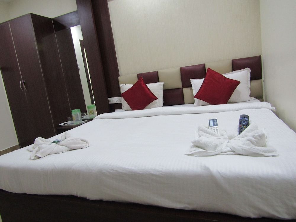 Goroomgo Gouri Palace Puri Deluxe Double Room 6