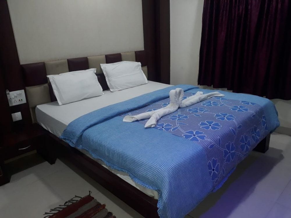 Goroomgo Gouri Palace Puri Deluxe Double Room 3