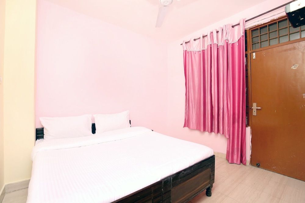 SPOT ON 37127 Primeland Standard Room 4