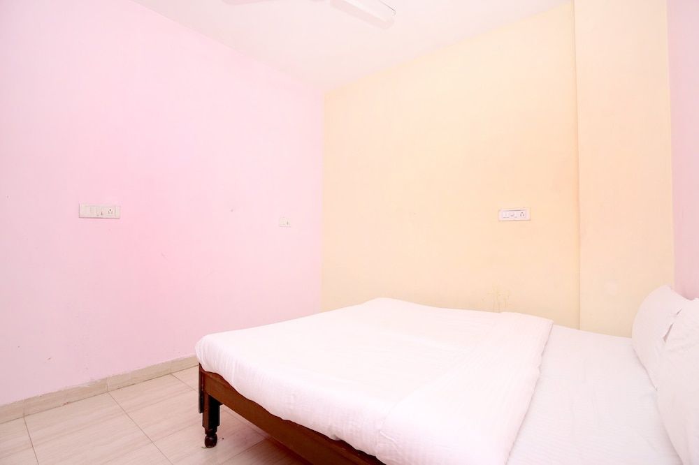 SPOT ON 37127 Primeland Standard Room 17