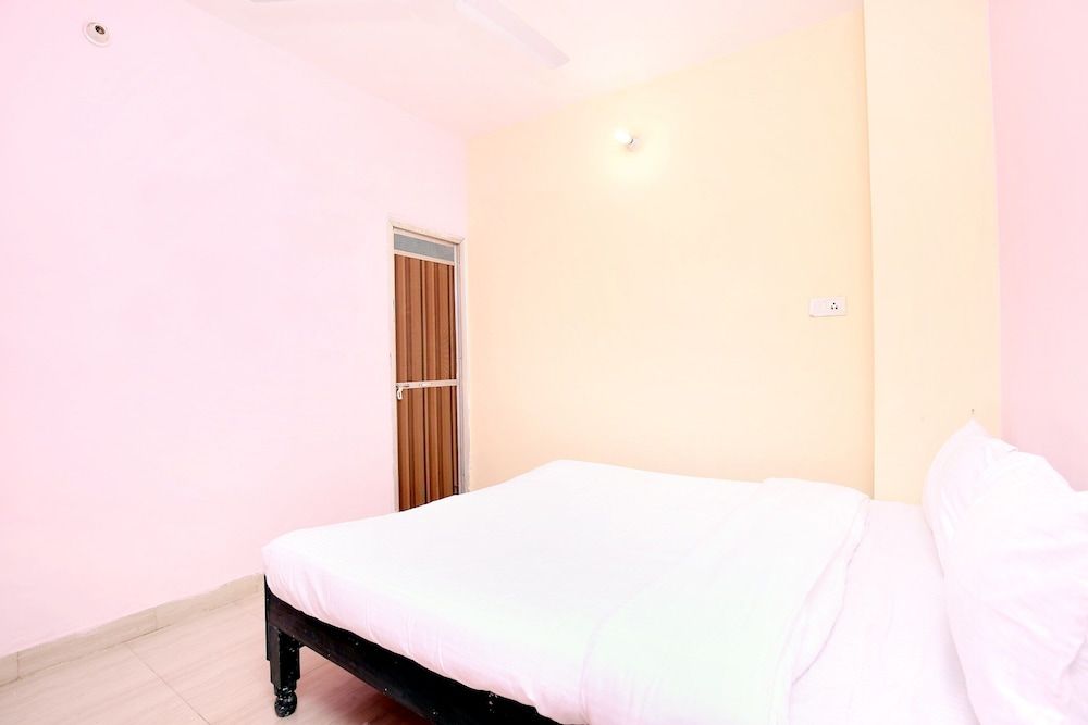 SPOT ON 37127 Primeland Standard Room 6