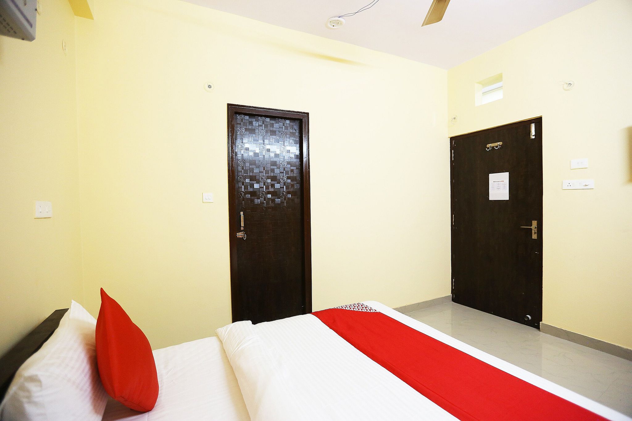 OYO OM Residency Classic 6