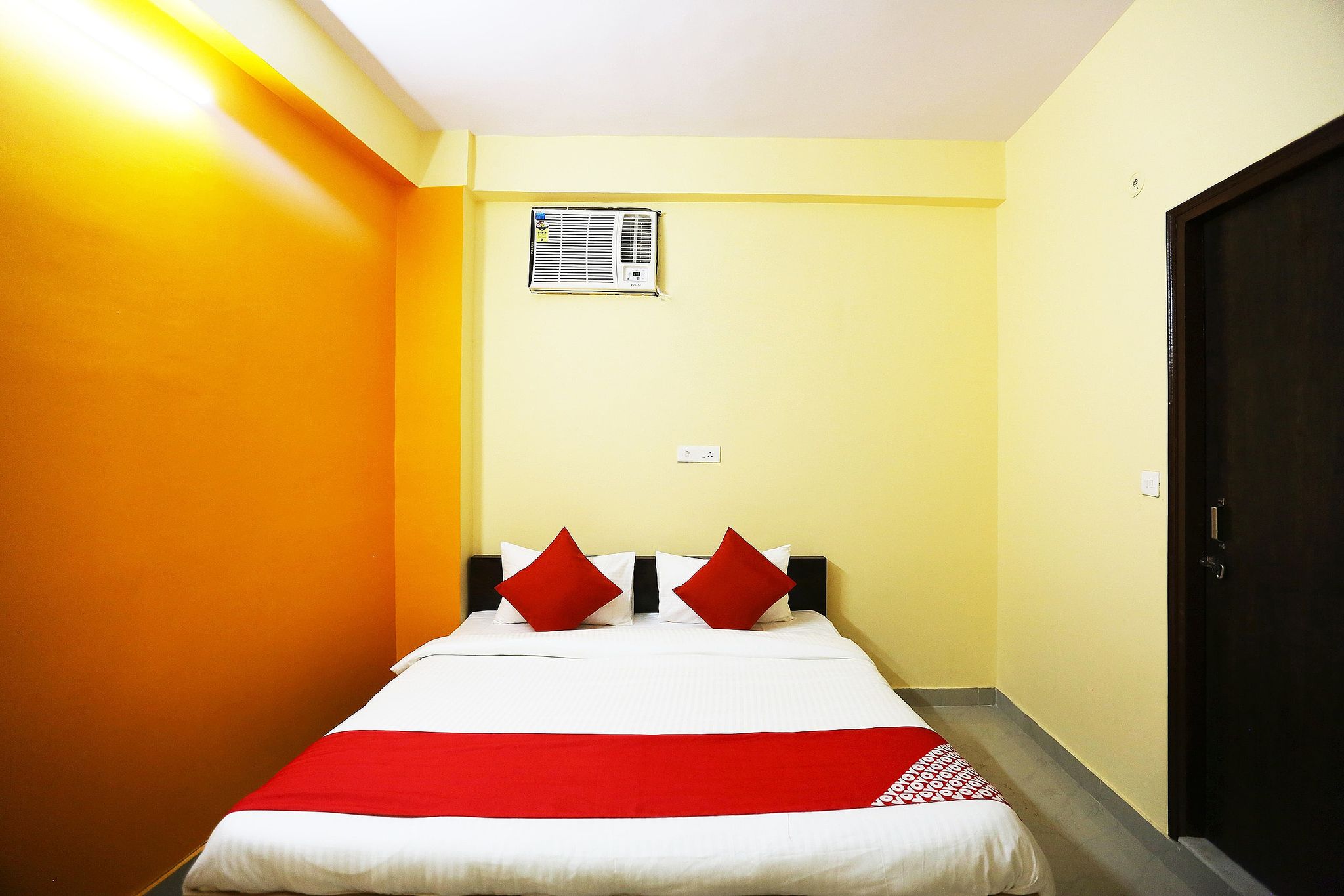 OYO OM Residency Classic 12