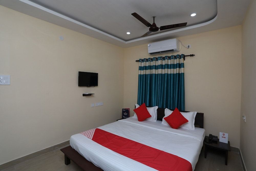 Collection O 17376 Adda New Town Deluxe Double or Twin Room, 1 King Bed 4