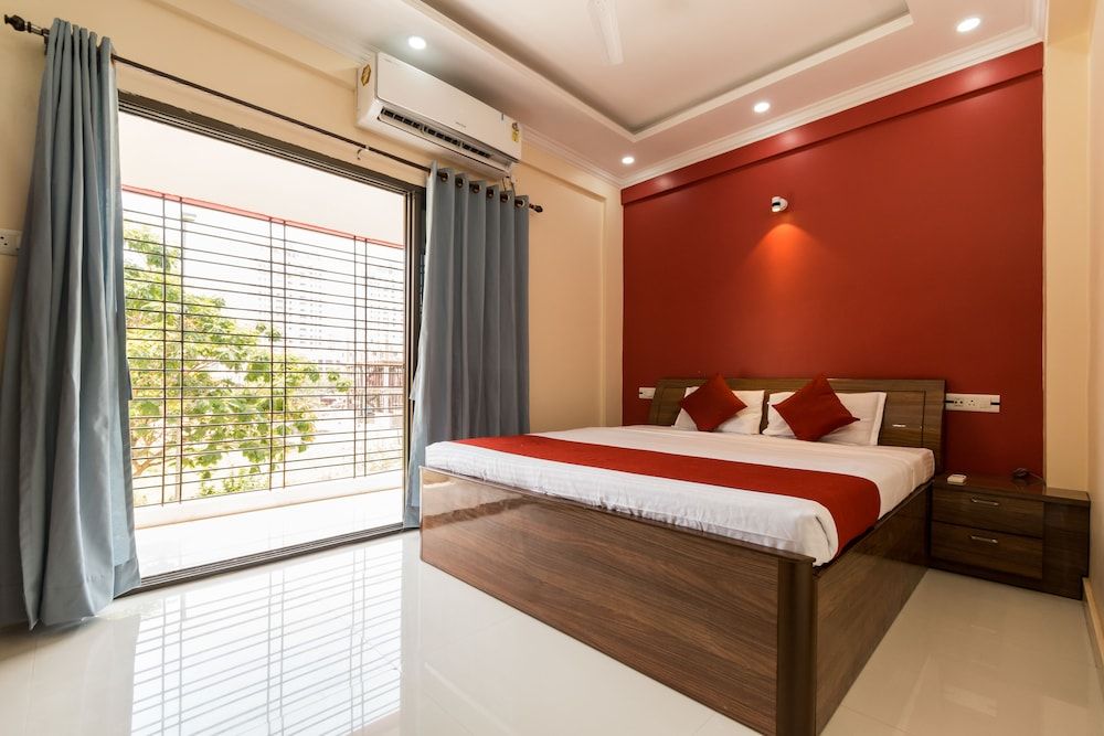 OYO 8818 Coral Residency Newtown Double or Twin Room 2