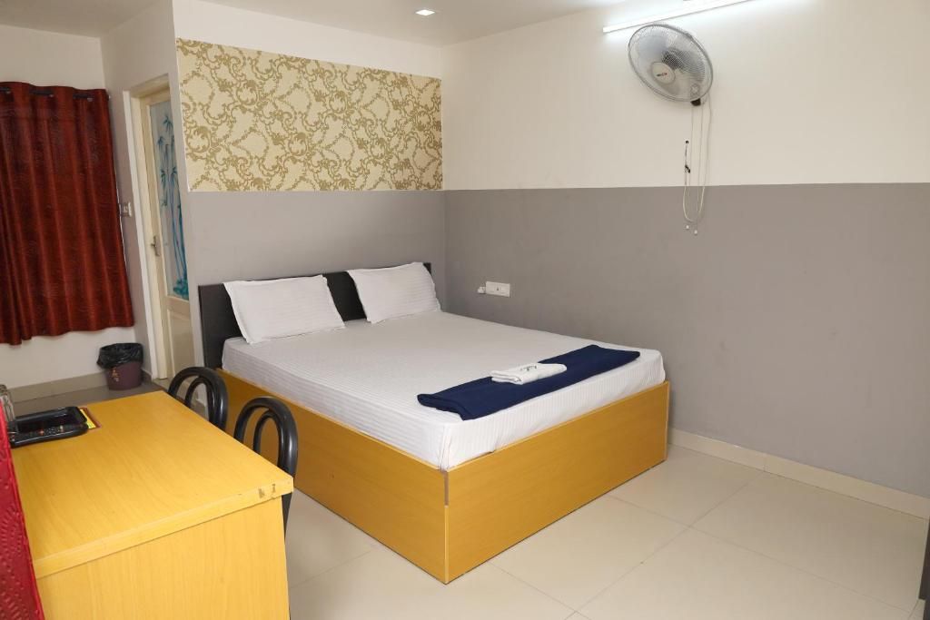 GREEN LINE RESIDENCY Non AC Deluxe Double Room 3