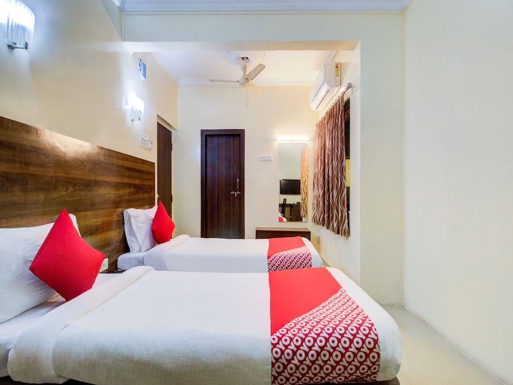 OYO Flagship 36693 Hotel Royal Enclave Double or Twin Room 3