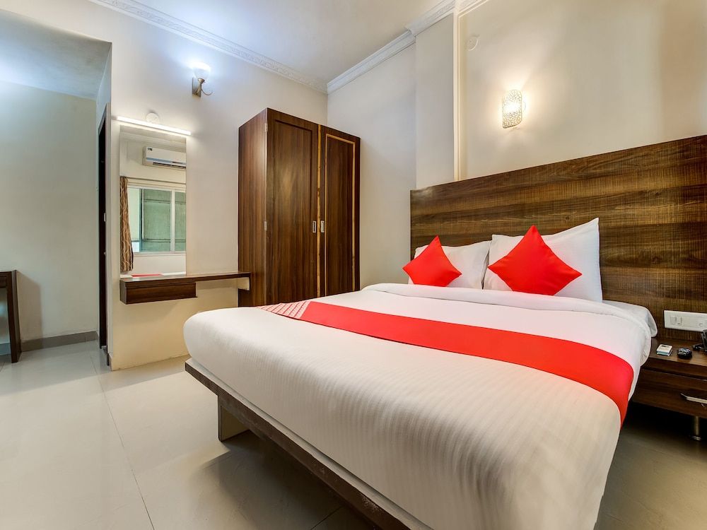 OYO Flagship 36693 Hotel Royal Enclave Double or Twin Room 2