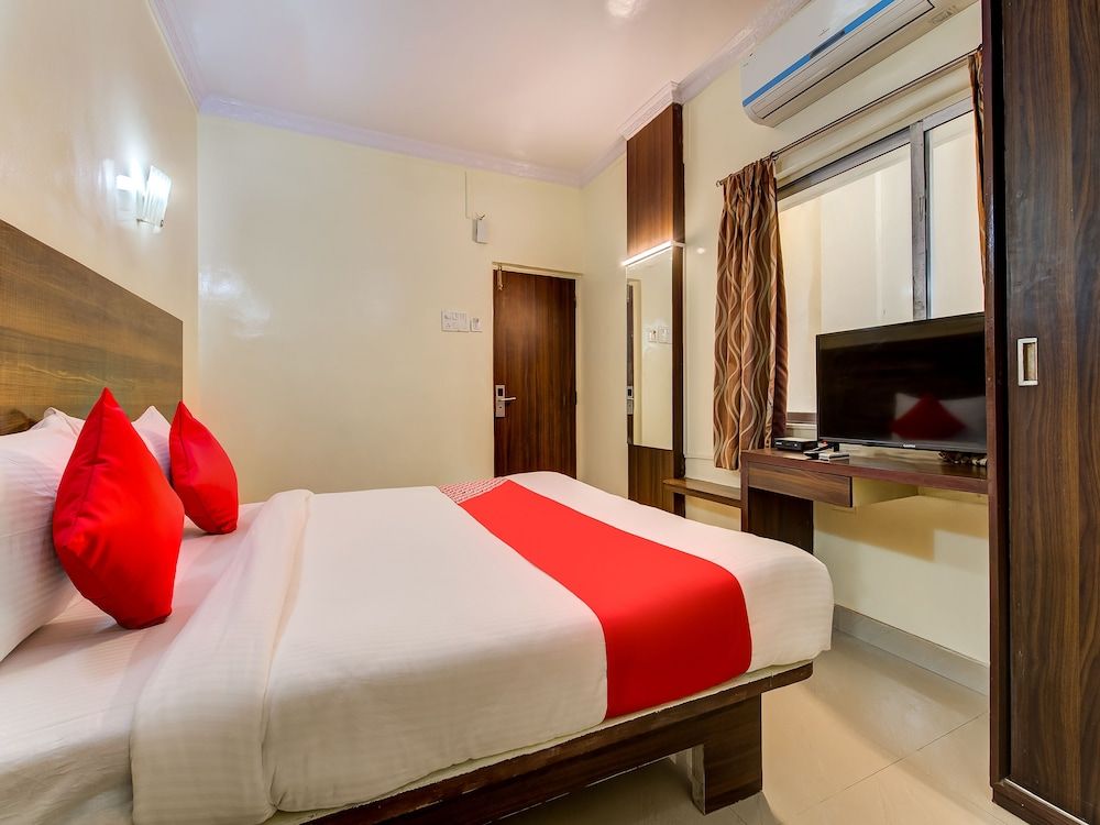 OYO Flagship 36693 Hotel Royal Enclave Double or Twin Room