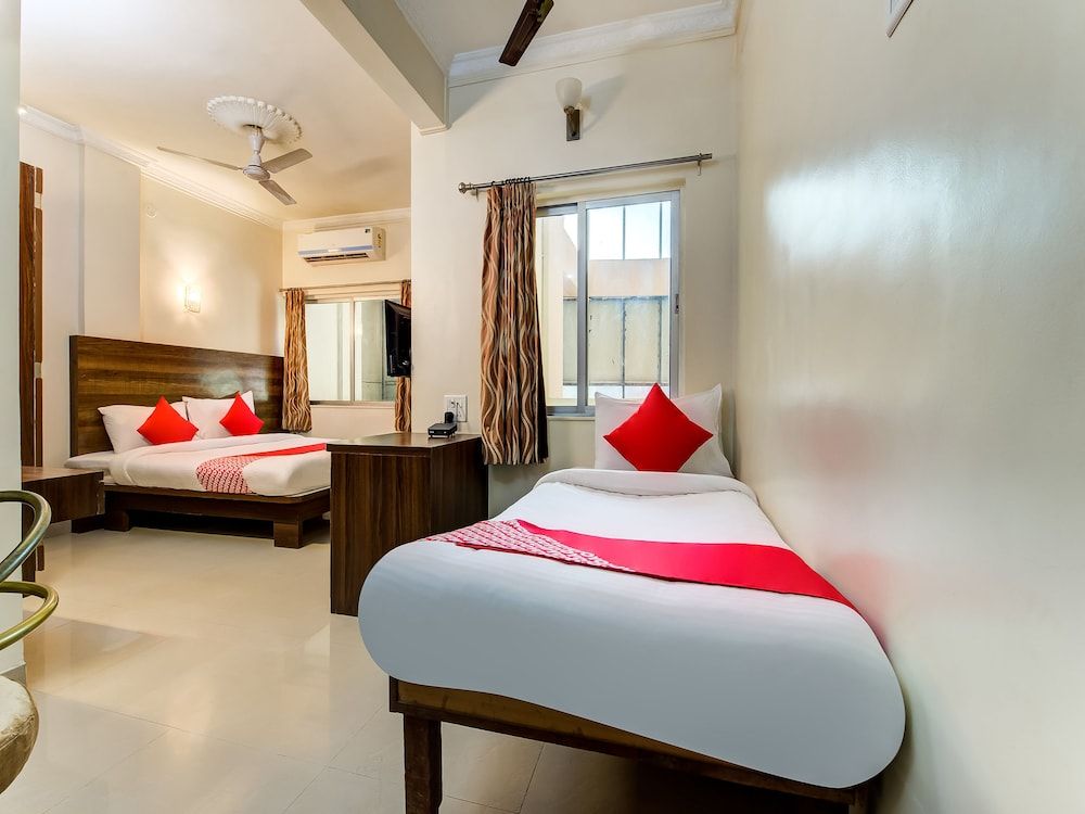 OYO Flagship 36693 Hotel Royal Enclave Double or Twin Room 4