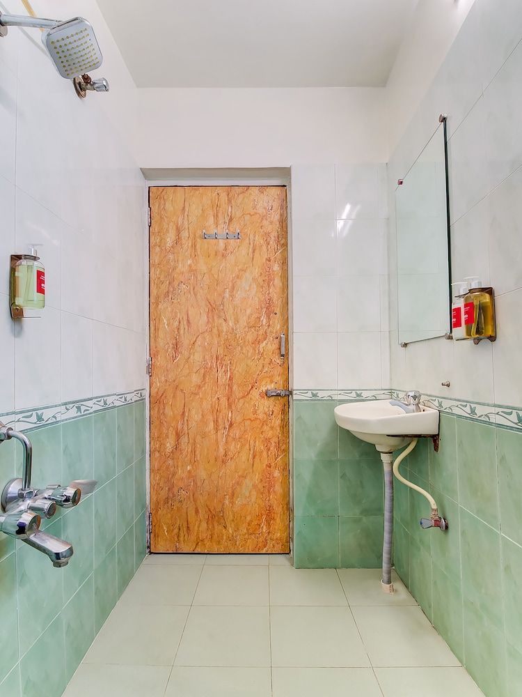 OYO Flagship 36693 Hotel Royal Enclave Double or Twin Room 19
