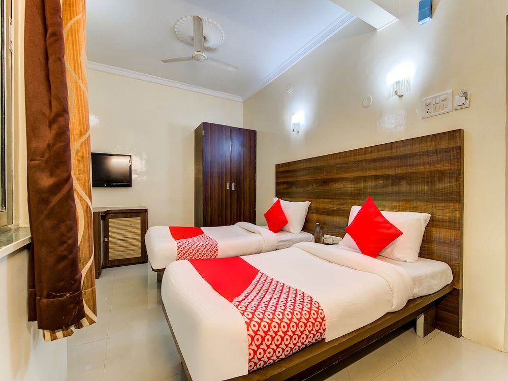 OYO Flagship 36693 Hotel Royal Enclave Double or Twin Room 14