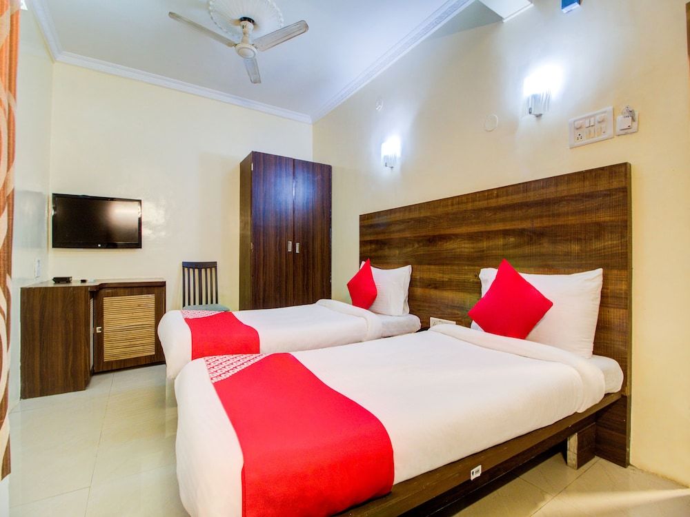 OYO Flagship 36693 Hotel Royal Enclave Double or Twin Room 15