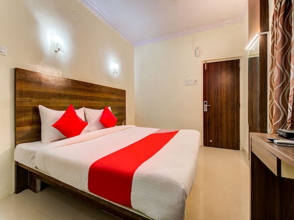 OYO Flagship 36693 Hotel Royal Enclave Double or Twin Room 12