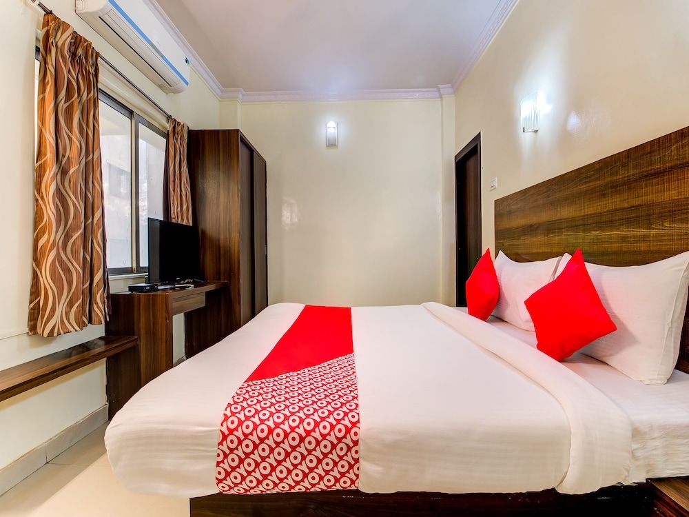 OYO Flagship 36693 Hotel Royal Enclave Double or Twin Room 11