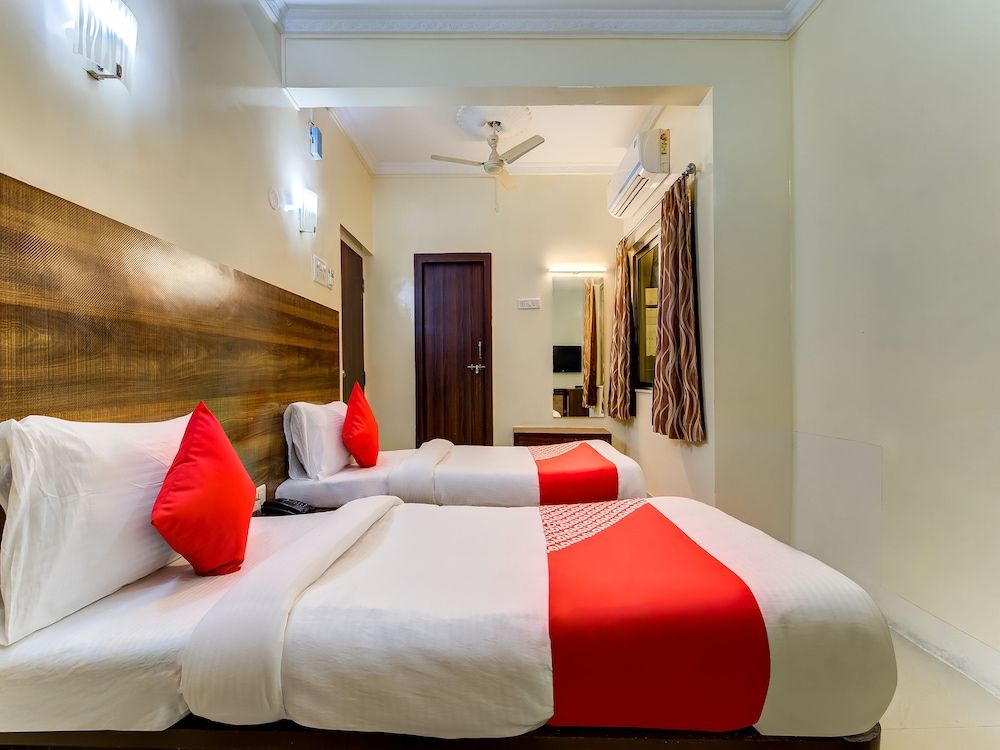 OYO Flagship 36693 Hotel Royal Enclave Double or Twin Room 17
