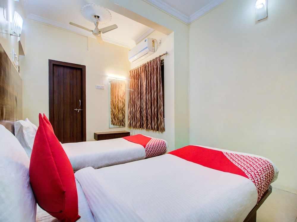 OYO Flagship 36693 Hotel Royal Enclave Double or Twin Room 6