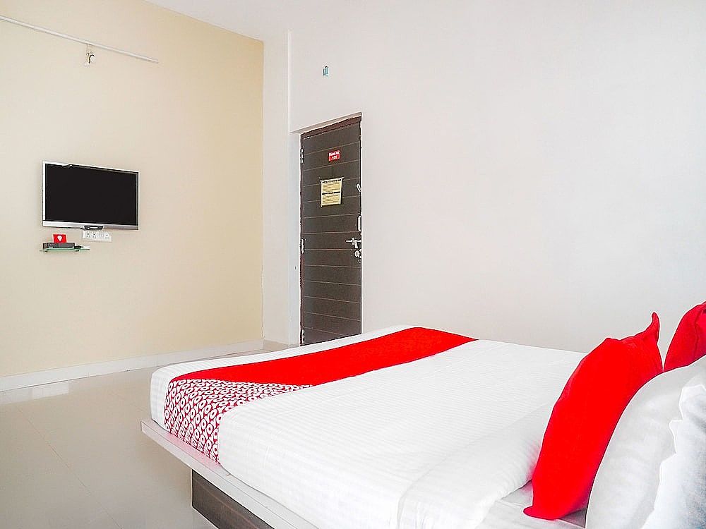 undefined OYO 14747 Hotel Prathik 7