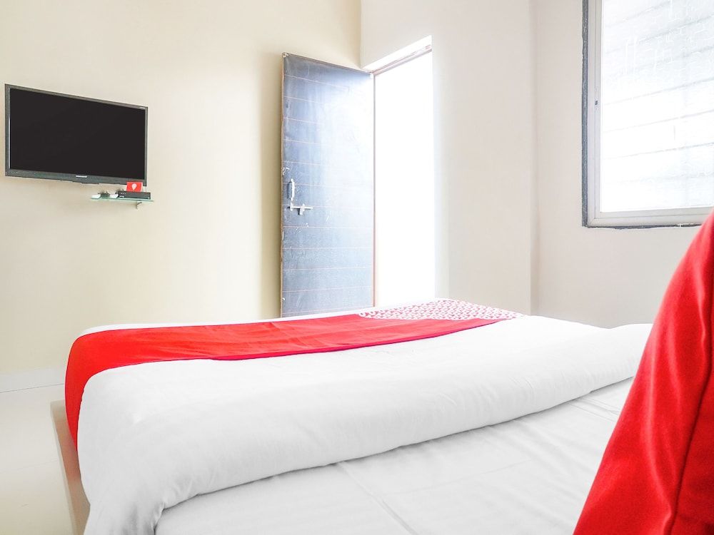 OYO 14747 Hotel Prathik Basic Double or Twin Room 3