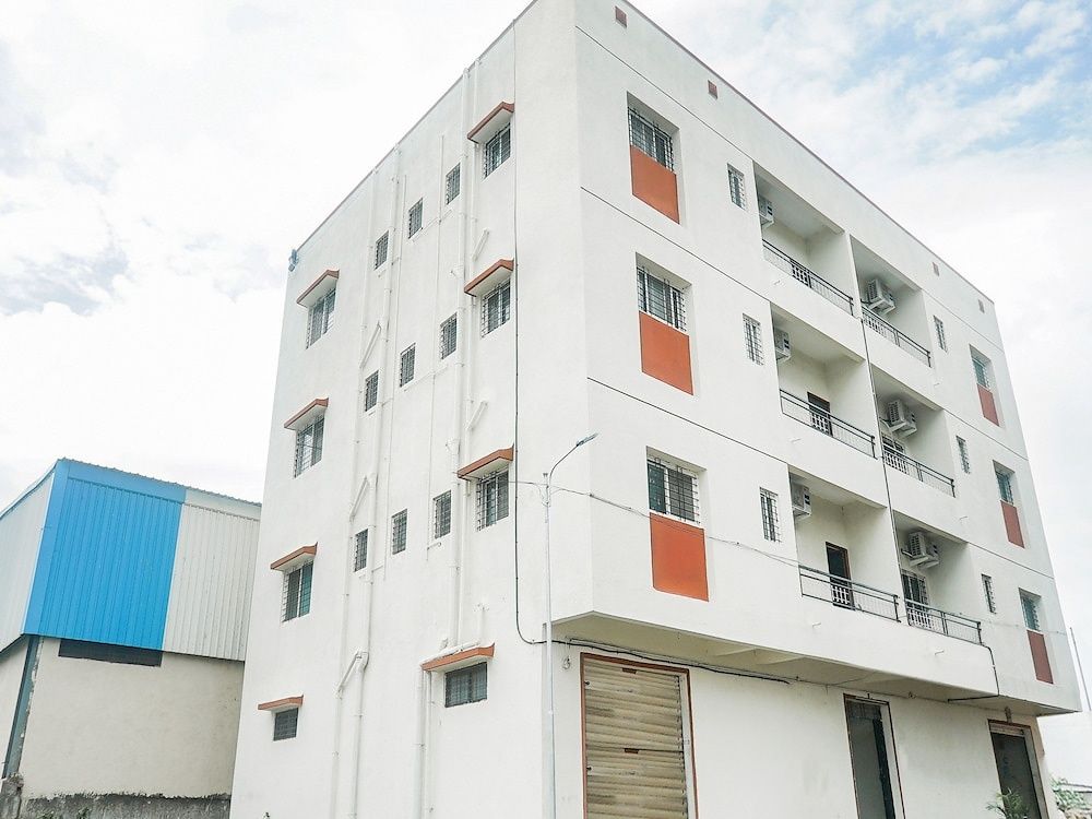 undefined OYO 14747 Hotel Prathik 4