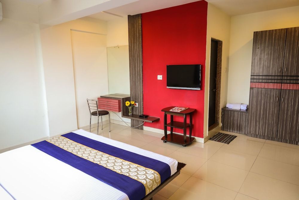 OYO 8244 Hotel Bliss Executive Double or Twin Room 6