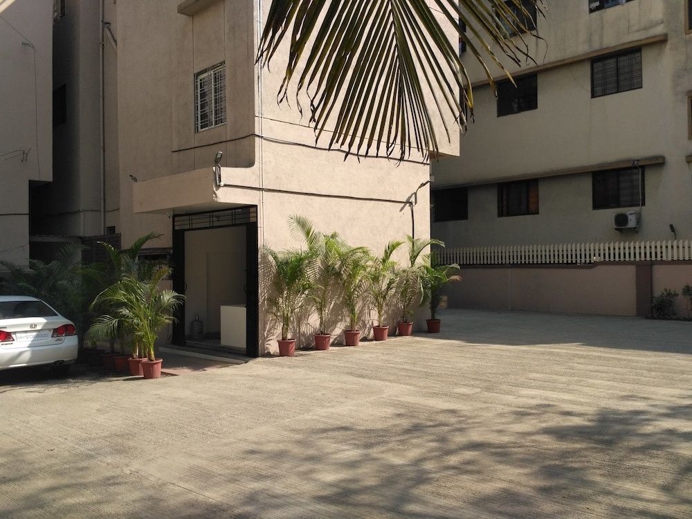 undefined Everest Inn Hotel 5