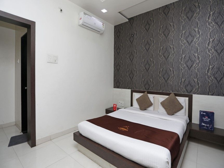 undefined Everest Inn Hotel 5