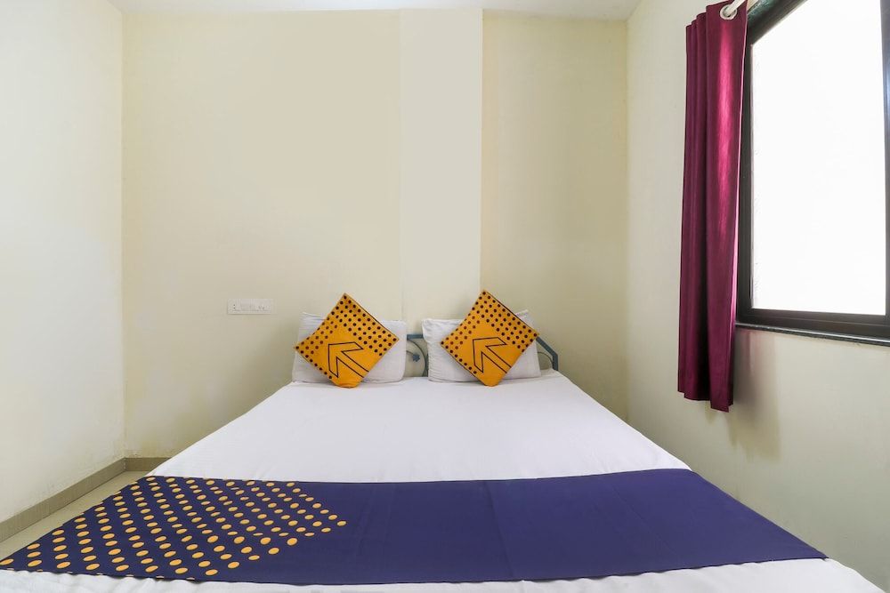 SPOT ON 37095 Sai Sidhi Lodge Room 5