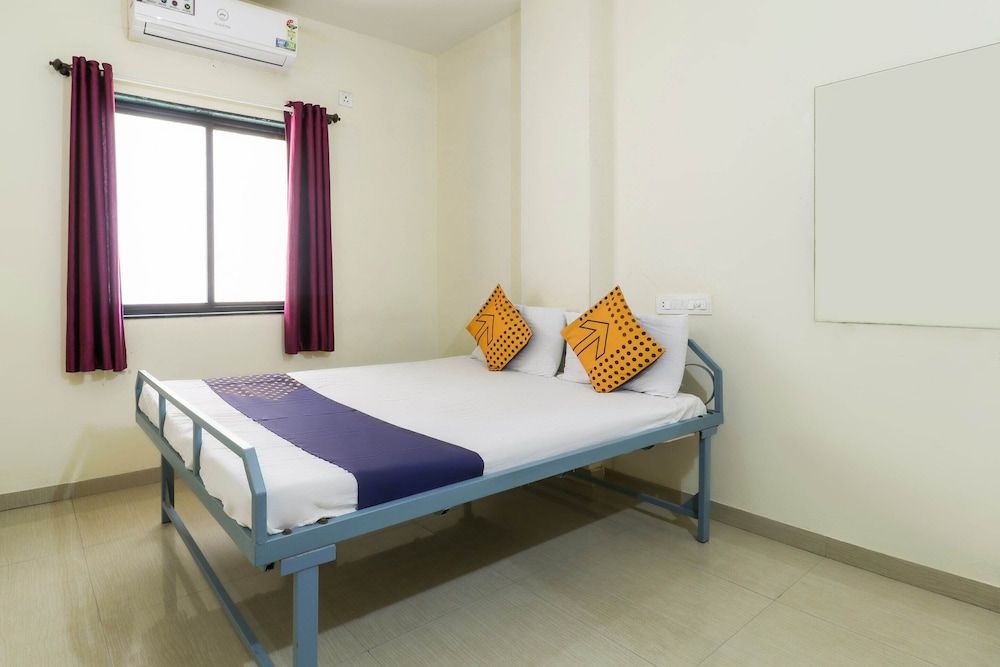 SPOT ON 37095 Sai Sidhi Lodge Room 7