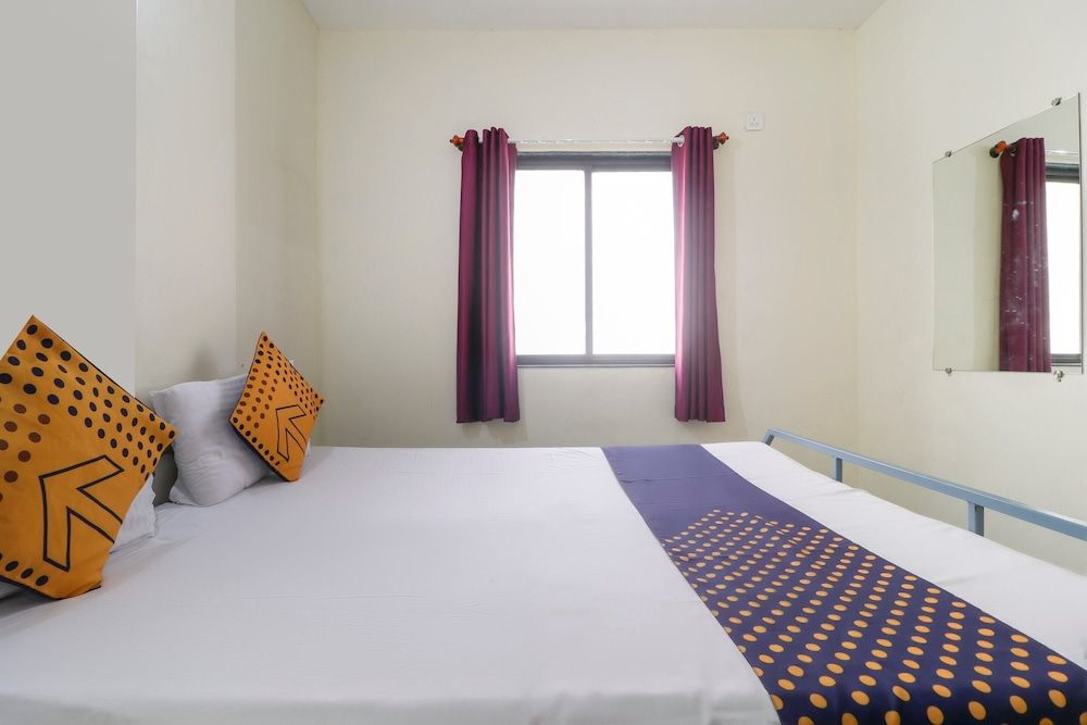 SPOT ON 37095 Sai Sidhi Lodge Room 3