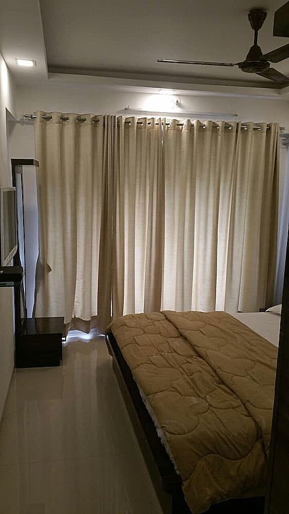Side Image 1