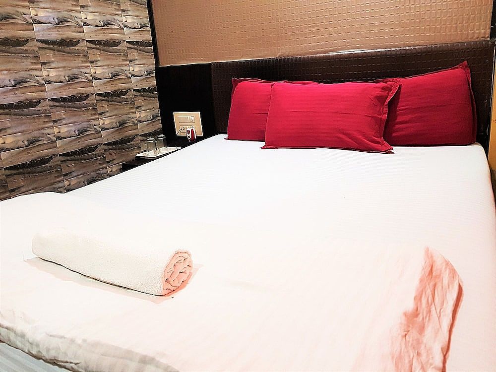 Hexa Golden Stay