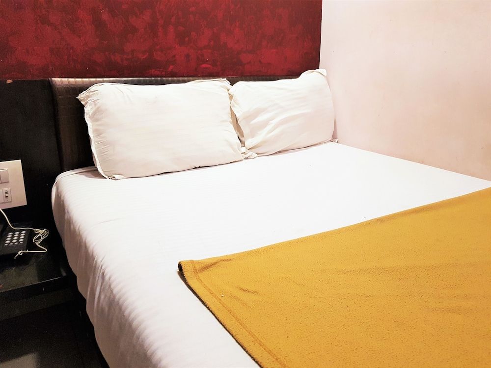 Hexa Golden Stay