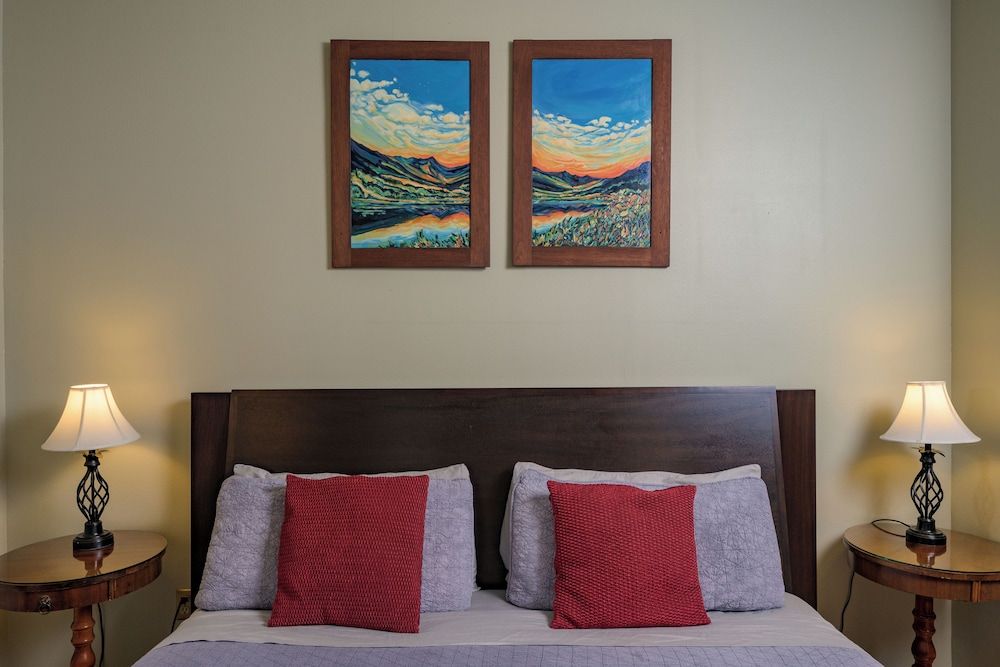 Queen Anne Bed And Breakfast Local Artist Suite #1