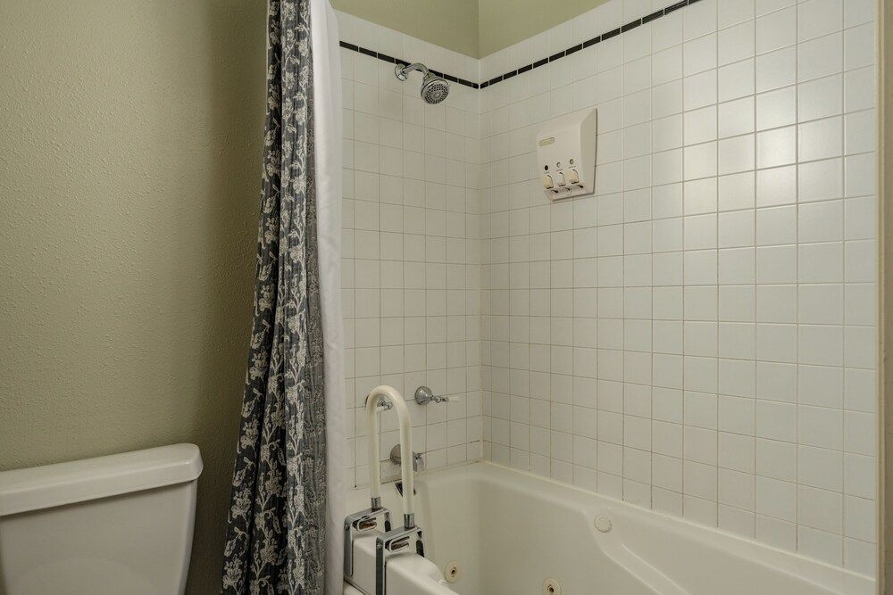 Queen Anne Bed And Breakfast Local Artist Suite #1 3